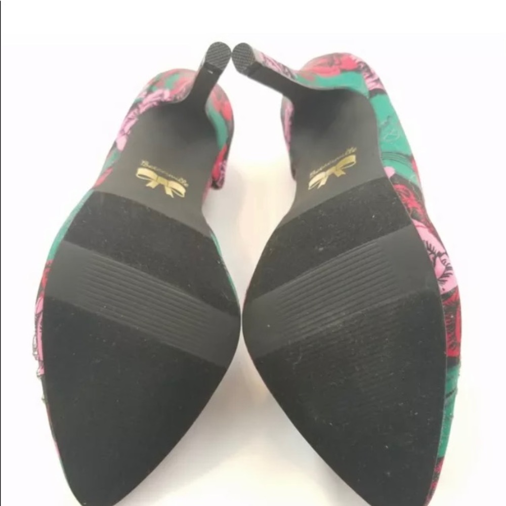 Betsey Johnson - Picture 8 of 11